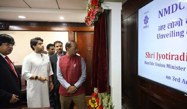 सिंधिया ने किया एनएमडीसी के नए लोगो का अनावरण