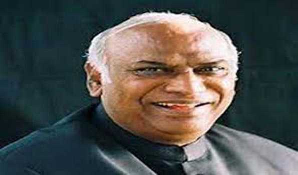 तीरंदाजी में स्वर्ण जीतने पर महिला टीम को खडगे ने दी बधाई