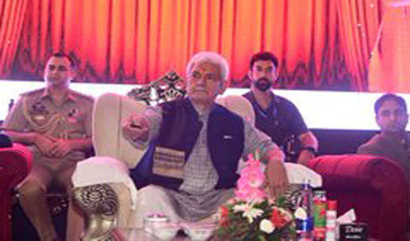कश्मीर के लोगों को मनमर्जी से जीने का हक मिला : सिन्हा