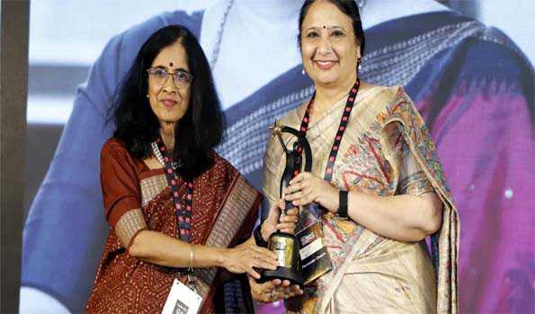 पीएफसी की परमिंदर चोपड़ा को फाइनेंस लीडर ऑफ द ईयर पुरस्कार
