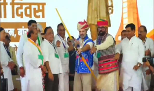 आदिवासियों को उनका हक मिलना चाहिए-राहुल