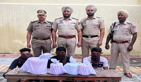अमृतसर में 12 किलो हेरोइन के साथ तीन तस्कर गिरफ्तार