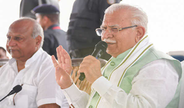 खट्टर का तोहफा, आयुष्मान भारत योजना में अब आय सीमा तीन लाख