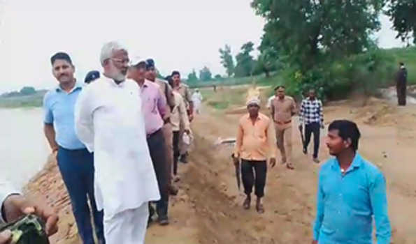 स्वतंत्रदेव सिंह ने किया जर्दी डोमरा तटबंध का निरीक्षण