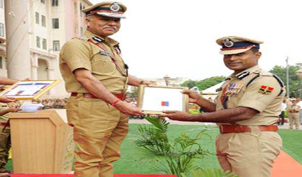 मिश्रा ने किया पुलिस मुख्यालय में ध्वजारोहरण