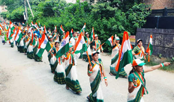 जयपुर में जैन श्रद्धालुओं ने निकाली एक किलोमीटर लम्बी तिरंगा यात्रा