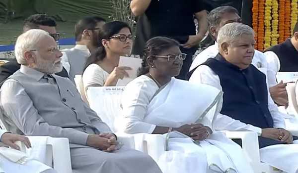 देश ने वाजपेयी को श्रद्धाजंलि अर्पित की