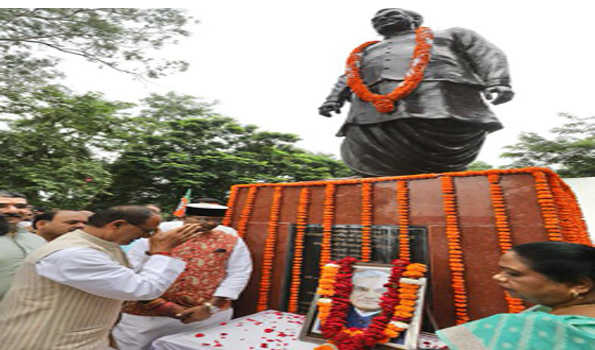 शिवराज ने दी स्वर्गीय वाजपेयी को श्रद्धांजलि