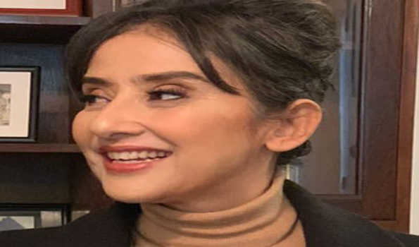 53 वर्ष की हुयी मनीषा कोइराला