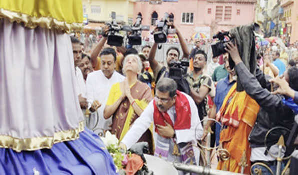 सीतारमण ने जगन्नाथ मंदिर में पूजा अर्चना की