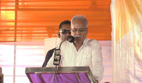 हमारी सरकार हर वर्ग के जेब में पैसा पहुंचाने का काम कर रही: भूपेश