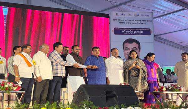 गडकरी ने बुलढाणा में किया 800करोड़ की योजनाओं का उद्घाटन