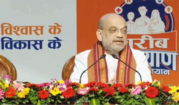 इधर-उधर की बात न करे, मध्यप्रदेश का काफिला क्यों लूटा, बताए कांग्रेस : शाह