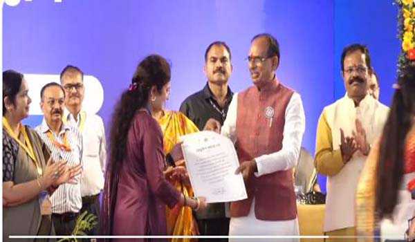 शिक्षक बस बच्चों के भविष्य की चिंता करें, शेष चिंताएं सरकार का काम : शिवराज
