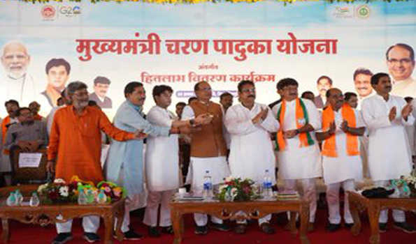 गरीब परिवारों की जिंदगी बदलना है मिशन: शिवराज