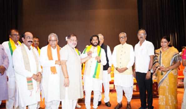सतनामी समाज के गुरू बालदास समेत कई ने ली भाजपा की सदस्यता