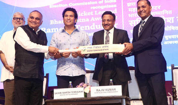 अब चुनाव आयोग के लिये बल्लेबाज़ी करेंगे सचिन