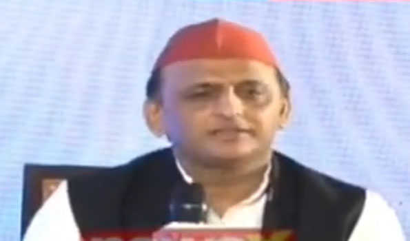 धर्म के नाम पर गुमराह करती है भाजपा: अखिलेश