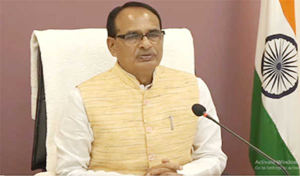 सरकार नही परिवार चलाता हूॅ: शिवराज