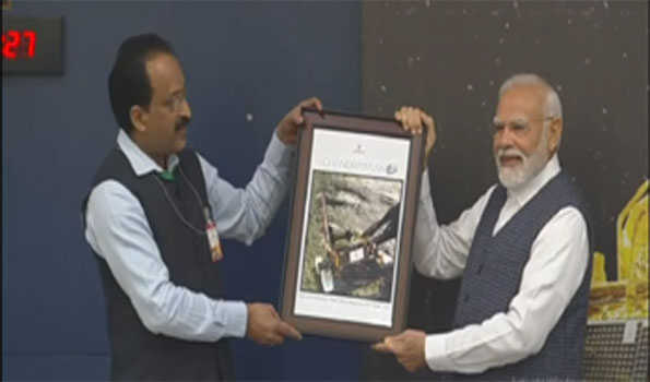 मोदी ने इसरो के वैज्ञानिकों से मुलाकात की
