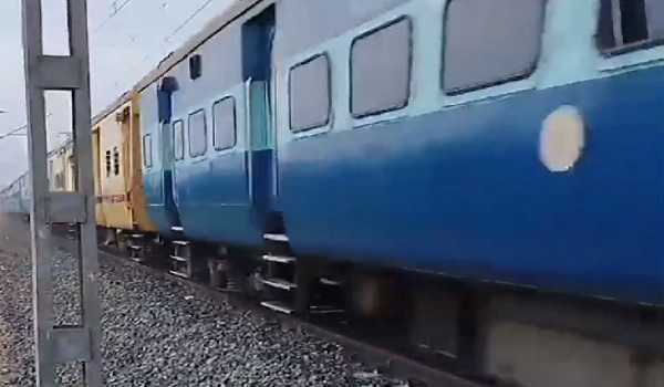 रेलवे ने की यात्रियों से ट्रेन में ज्वलनशील, विस्फोटक वस्तुएं न ले जाने की अपील