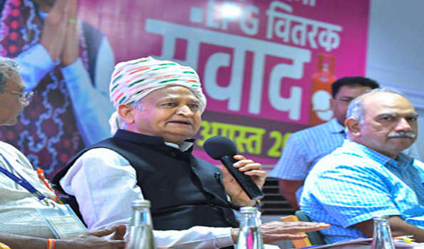राजस्थान में मिल रहा है देश का सबसे सस्ता गैस सिलेंडर-गहलोत