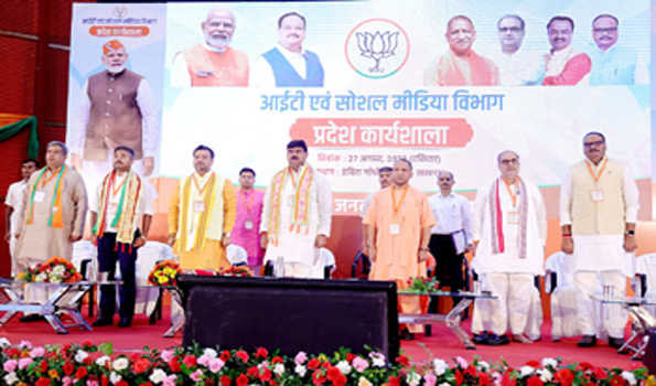 विपक्ष के झूठ का जवाब लाभार्थियों के जरिये करायें : योगी