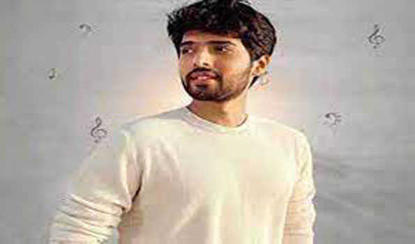 अरमान मलिक ने आशना श्रॉफ के साथ सगाई की