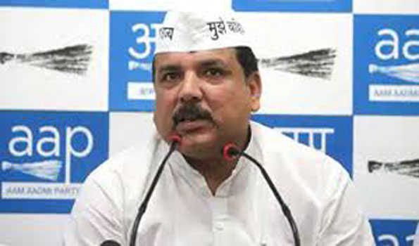 अडानी ने गुजरात के लोगों का 3800 करोड लूटा : आप
