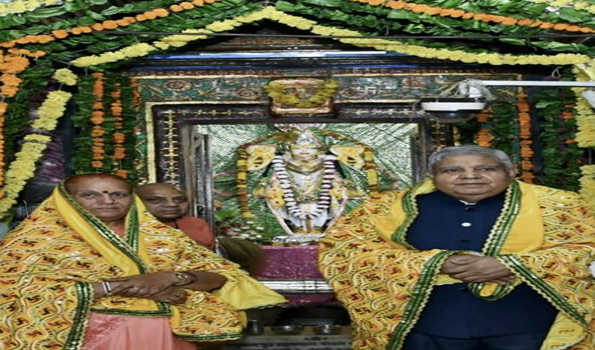 धनखड़ ने कल्याणजी मंदिर में किए दर्शन