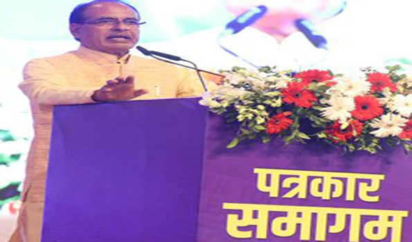 भोपाल में बनेगा सर्वसुविधायुक्त स्टेट मीडिया सेंटर- शिवराज