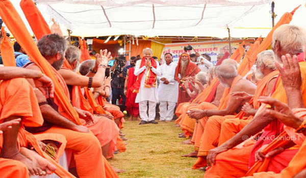 हमारी सरकार संतों के दिए शांति, सद्भाव एवं एकता के भाव के साथ कर रही काम-गहलोत