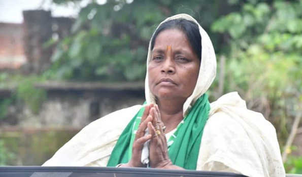 डुमरी विधानसभा उपचुनाव में इंडिया गठबंधन की झामुमो उम्मीदवार और काबीना मंत्री बेबी देवी को मिली जीत