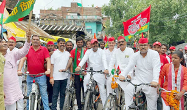 गरीबों को गुलाम बनाना चाहती है भाजपा : लकी यादव