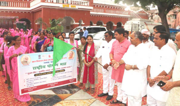 जीतलाल पटेल ने पोषण जागरूकता रैली का हरी झण्डी दिखाकर किया रवाना