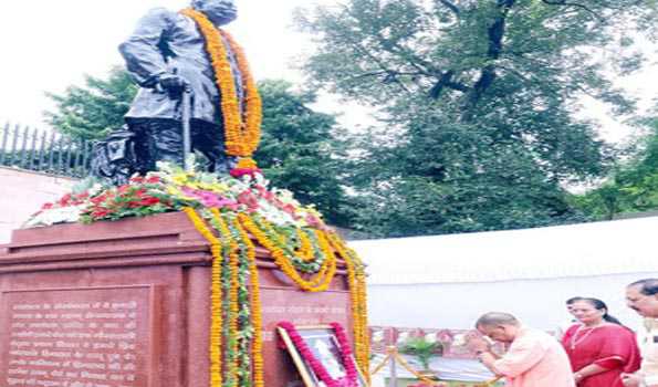 योगी ने किया महान स्वतंत्रता सेनानी प़ं गोविंद वल्लभ पंत को नमन
