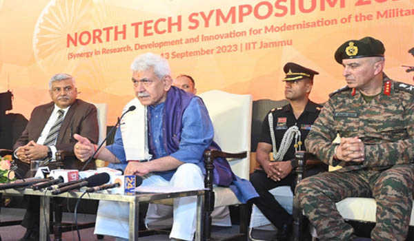मोदी, राजनाथ सिंह ने 2027 तक हथियारों में 70 प्रतिशत आत्मनिर्भरता प्राप्त करने का लक्ष्य रखा: मनोज सिन्हा