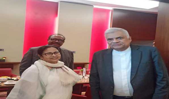 ममता ने श्रीलंका के राष्ट्रपति को व्यापार सम्मेलन में शामिल होने के लिए किया आमंत्रित