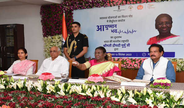 राजनीति में महिलाओं का प्रतिनिधित्व बढना चाहिए: मुर्मु