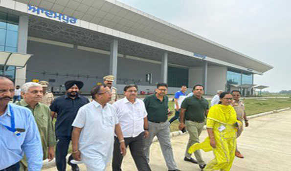 सोम प्रकाश ने आदमपुर सिविल हवाई अड्डे के अत्यआधुनिक टर्मिनल का किया निरीक्षण