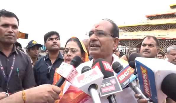 ओंकारेश्वर पूजा में शामिल होने शिवराज सड़क मार्ग से पहुंचे