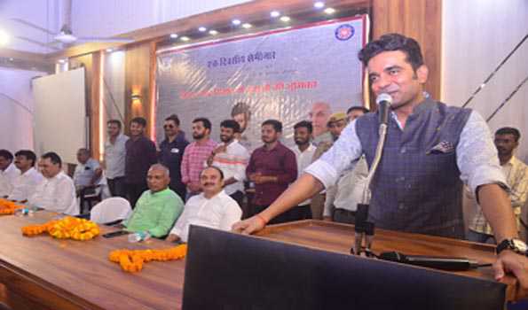 दिमाग ही नहीं ,दिल की भी सुने तभी अपने लक्ष्य तक पहुंचेगा युवा: अभिषेक सिंह