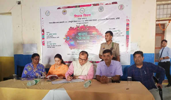 बुंविवि में चित्रकला प्रदर्शनी “कला आचार्य” में उमड़ी भीड़