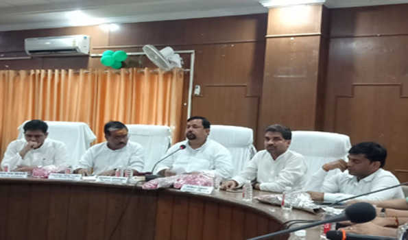 प्रधानमंत्री के निर्देश पर अब राशन कार्ड धारकों के बनेंगे आयुष्मान कार्ड