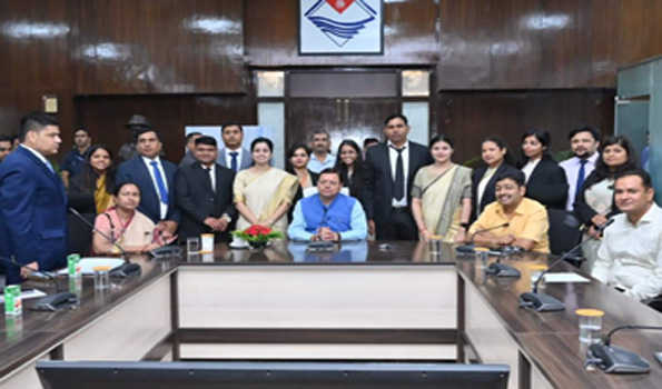धामी ने 57 सहायक अभियोजन अधिकारियों को दिये नियुक्ति पत्र