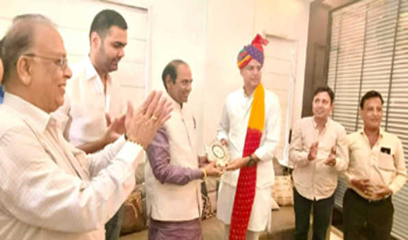 पायलट की सीडब्ल्यूसी बैठक के दौरान खड़गे, सोनिया सहित कई नेताओं से हुई मुलाकात