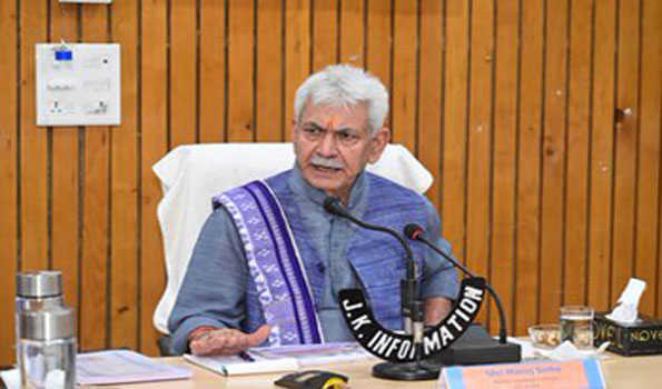जम्मू-कश्मीर को आतंकवाद से मुक्त बनाने के लिए प्रतिबद्ध है प्रशासनः सिंहा