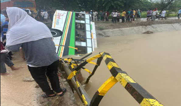 Punjab: Private bus falls into canal due to heavy rains