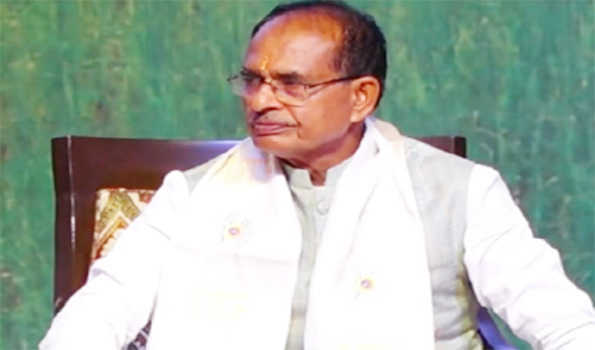लोकतंत्र का आधार स्तंभ है मीडिया : शिवराज