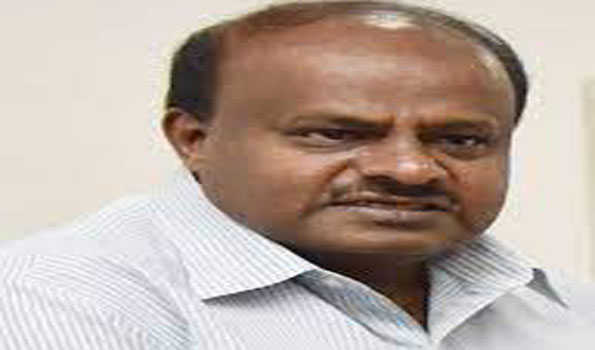 कुमारस्वामी ने चुनाव आयोग से कांग्रेस विधायकों को अयोग्य घोषित करने का आग्रह किया